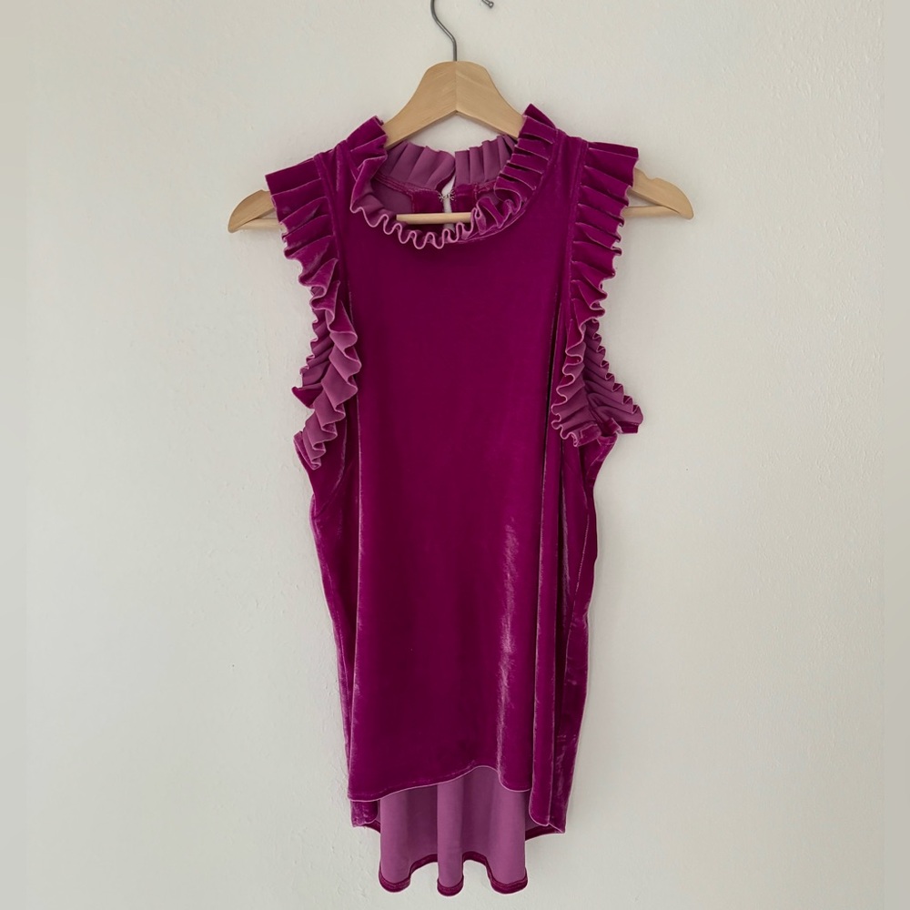 Noble 31 Ruffle Velvet Sleeveless Top